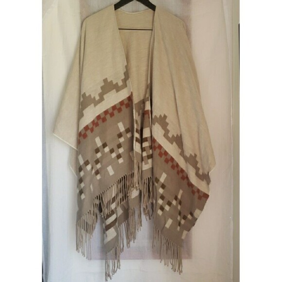 Women's Wrap Ponco Shawl Sweater Tan Aztec Tribal Boho Fringe Oversize No sleeve - Picture 1 of 9